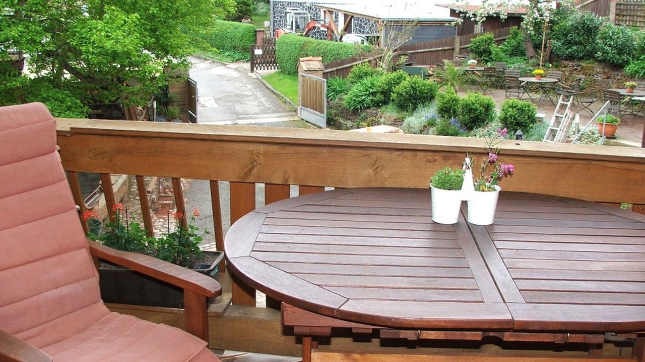 Ferienwohnung 3: Balkon mit Blick in den Hof Ferienwohnung 3: Balkon mit Blick in den Hof